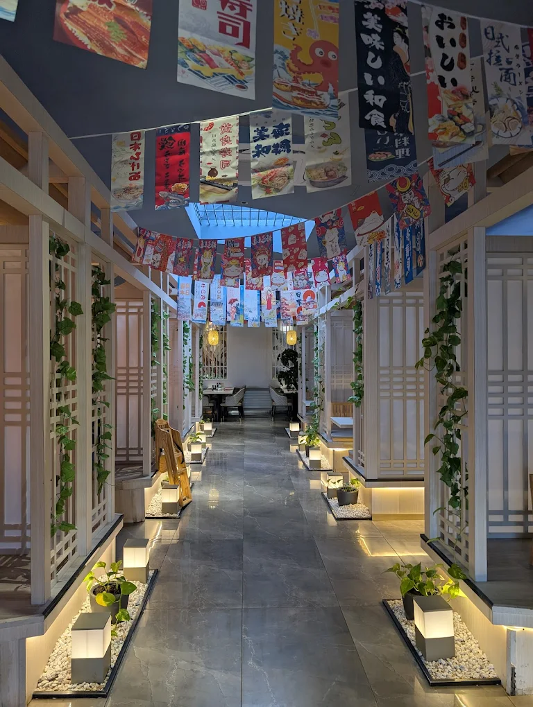 Intérieur élégant du restaurant OTARU